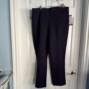 Investments Women's Black Ankle Pants